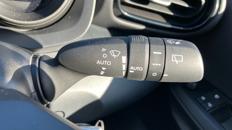 Toyota Yaris 1.5 Hybrid Design 5dr CVT Hybrid Hatchback